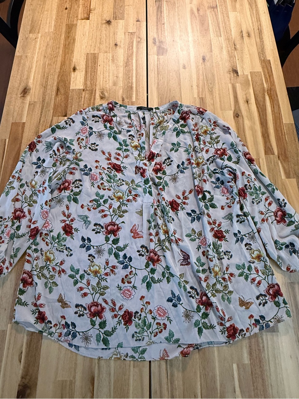 Tahari Cream Floral V-Neck Balloon Sleeve Blouse
